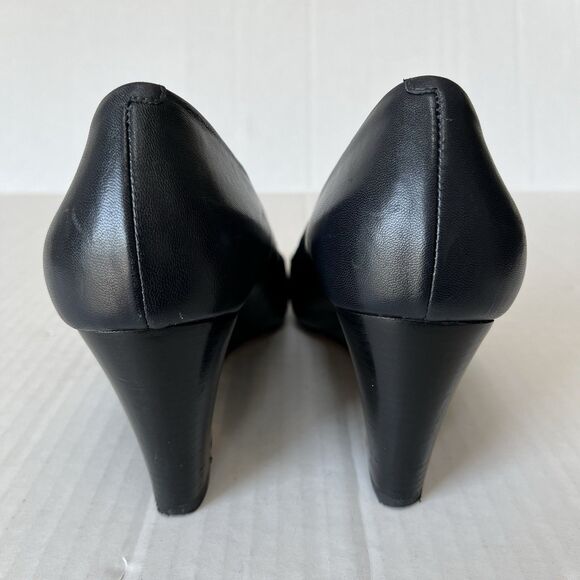 Tory Burch Navy Leather Slip On Wedge Pumps Sz 9M Round Toe Logo Emblem Comfort - Picture 7 of 16